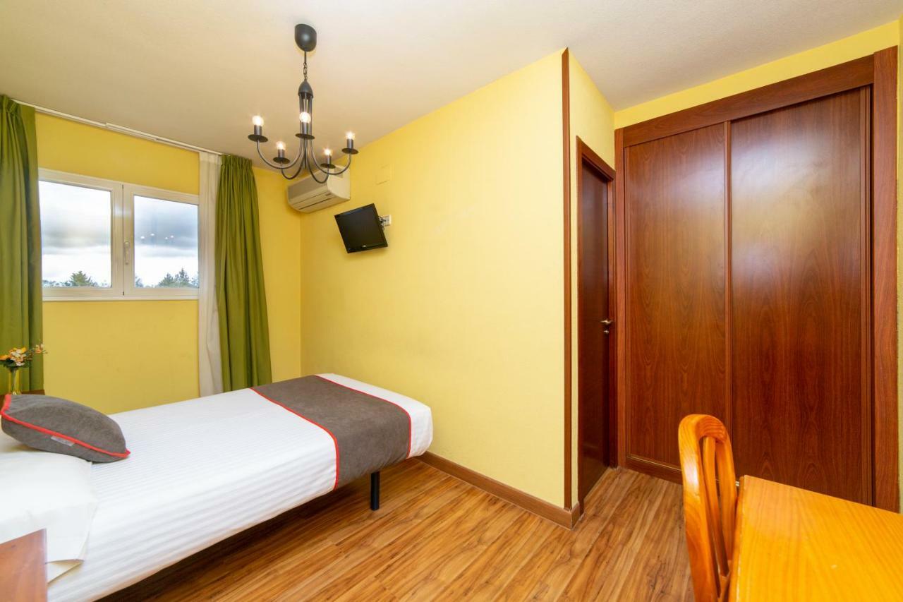 Hotel Mavi La Cabrera Bagian luar foto