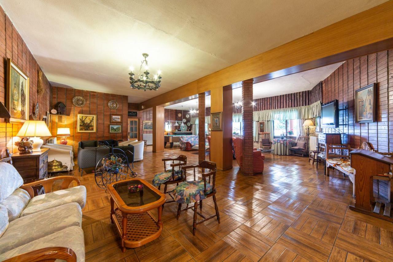 Hotel Mavi La Cabrera Bagian luar foto